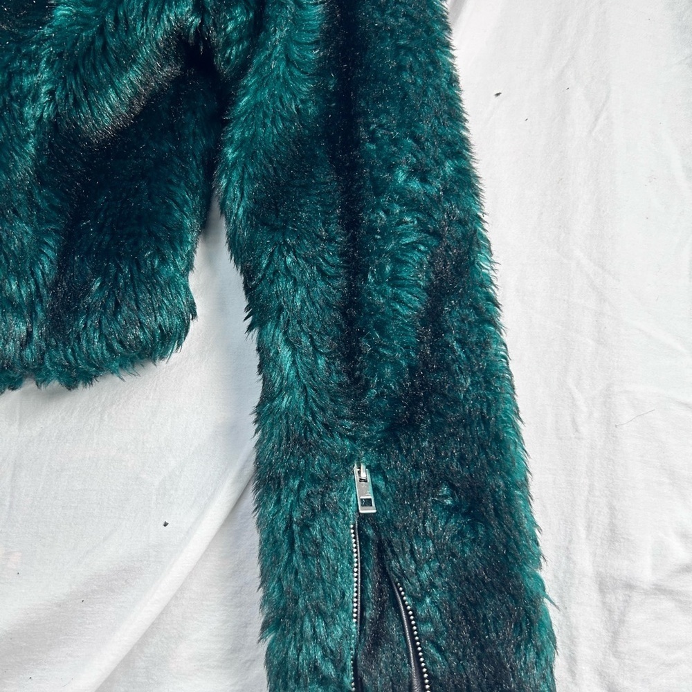 BELLE VERE | Emerald Green Faux Fur Moto Jacket (XS) - Picture 10 of 12